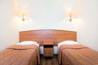 Отель Narva Hotell Нарва Стандартный двухместный номер с 1 кроватью или 2 отдельными кроватями-2
